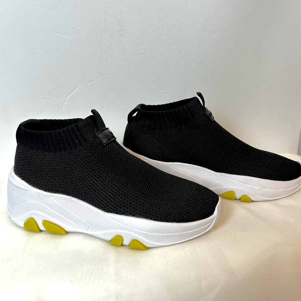 New Nine West Women's Jahna Slip On Sneakers / size 5 1/2